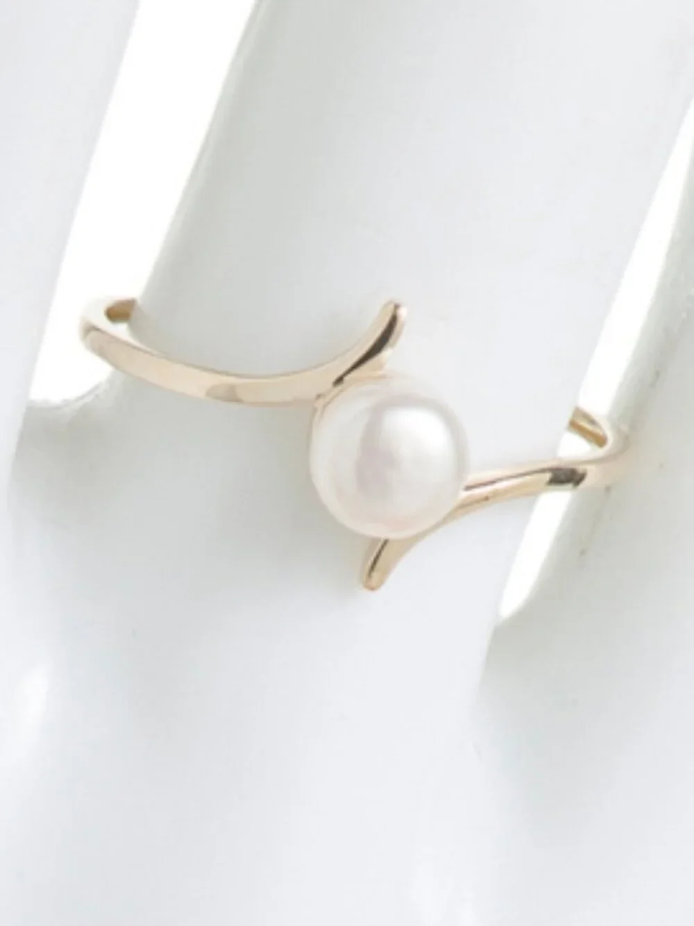 PEARL D'OR 10kt Gold Pearl Bypass Ring